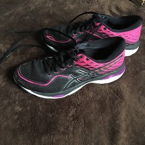 Woman’s Gel Cumulus 19 - Size 7